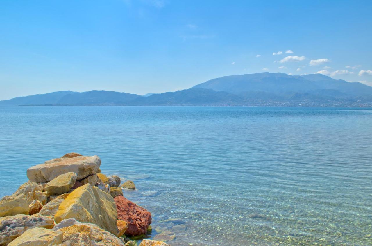 Epipleon Luxury Suites -106- Δωμάτιο 40Τμ Με Βεράντα 45Τμ Μπροστά Στην Θάλασσα Nafpaktos Екстериор снимка